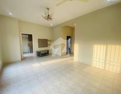 awami 5 1st floor flat for sale