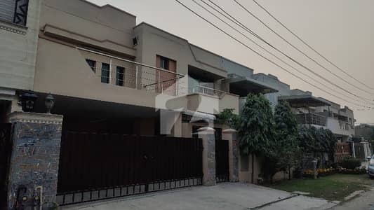 عسکری 10 - صیکٹر ای عسکری 10,عسکری,لاہور میں 3 کمروں کا 10 مرلہ مکان 5.65 کروڑ میں برائے فروخت۔ عسکری 10 - صیکٹر ای عسکری 10,عسکری,لاہور میں 3 کمروں کا 10 مرلہ مکان 5.65 کروڑ میں برائے فروخت۔