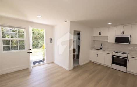 APARTMENT FOR SALE ( CHUBURJI CHOWK ORANGE LINE STATION OPPOSITE PLAZA 3rd FLOOR )