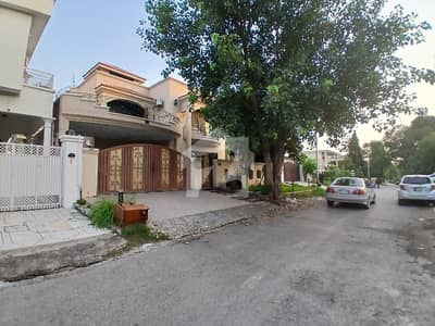 ایف ۔ 8/1 ایف ۔ 8,اسلام آباد میں 5 کمروں کا 1 کنال مکان 25.0 کروڑ میں برائے فروخت۔