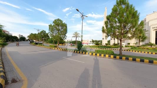 In Bahria Enclave - Sector N Residential Plot For Sale Sized 8 Marla