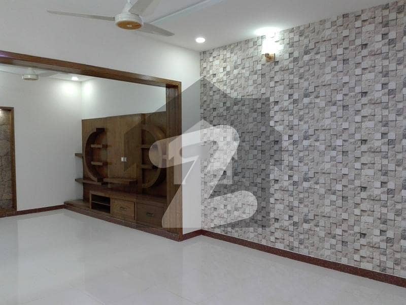 Highly-Desirable 1000 Square Yards House Available In F-7/2 Highly-Desirable 1000 Square Yards House Available In F-7/2