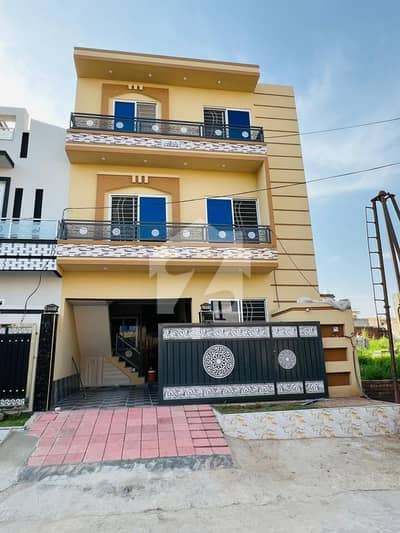 Reserve A Prime Location House Of 5 Marla Now In Airport Housing Society - Sector 4