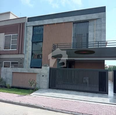 بحریہ آرچرڈ فیز 1 ۔ سینٹرل بحریہ آرچرڈ فیز 1,بحریہ آرچرڈ,لاہور میں 5 کمروں کا 10 مرلہ مکان 4.2 کروڑ میں برائے فروخت۔