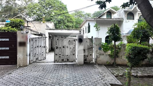 طفیل روڈ کینٹ,لاہور میں 5 کمروں کا 1 کنال مکان 15.5 کروڑ میں برائے فروخت۔
