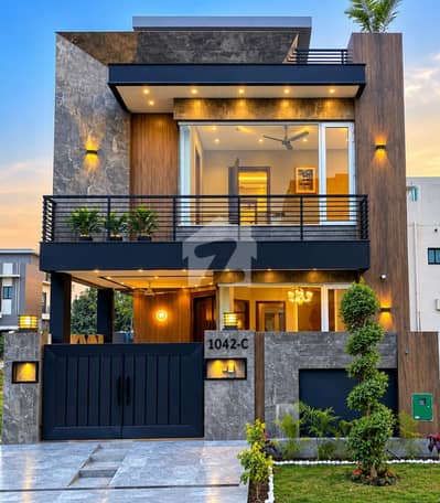 *5 Marla Ultra-Luxury Bungalow For Sale In DHA Phase 9 Town, Lahore*