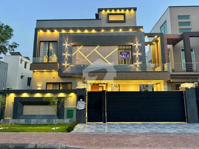 بحریہ ٹاؤن سیکٹر سی بحریہ ٹاؤن,لاہور میں 5 کمروں کا 10 مرلہ مکان 4.95 کروڑ میں برائے فروخت۔