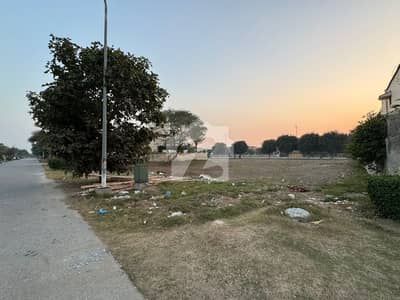 ڈی ایچ اے فیز9 پریزم - بلاک ایف ڈی ایچ اے فیز9 پریزم,ڈی ایچ اے ڈیفینس,لاہور میں 1 کنال رہائشی پلاٹ 3.5 کروڑ میں برائے فروخت۔