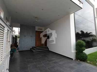 Prime Location House Of 400 Square Yards Is Available For Sale