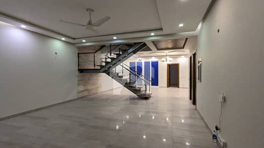 FOR RENT Brand New 6-Beds Triple Storey House & Swimming Pools F_7/2