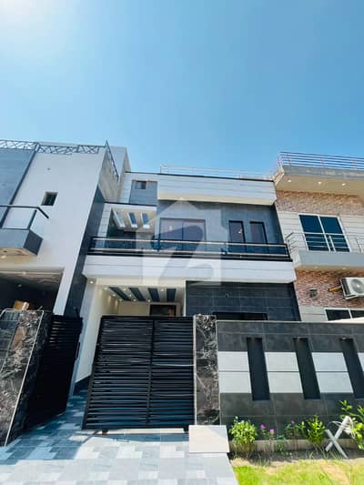 لیک سٹی رائیونڈ روڈ,لاہور میں 4 کمروں کا 5 مرلہ مکان 2.7 کروڑ میں برائے فروخت۔ لیک سٹی رائیونڈ روڈ,لاہور میں 4 کمروں کا 5 مرلہ مکان 2.7 کروڑ میں برائے فروخت۔