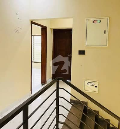 3Bed DDL 125 Sq Yd Villa FOR SALE At Precicnt-10B (All Amenities Nearby) Heighted Location Investor Rates