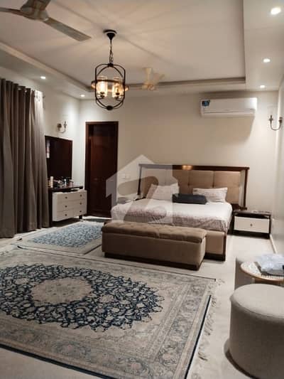 SLIGHTLY USED 300 YARDS BUNGALOW FOR SALE |Prime Location Near Masjid