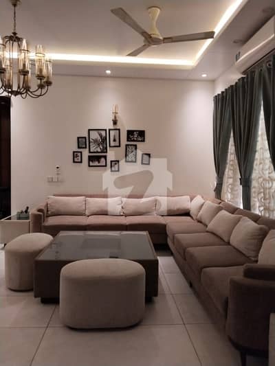 SLIGHTLY USED 300 YARDS BUNGALOW FOR SALE |Prime Location Near Masjid