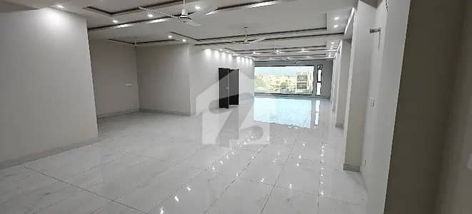 جوہر ٹاؤن فیز 2 جوہر ٹاؤن,لاہور میں 1 کنال Studio دفتر 3.0 لاکھ میں کرایہ پر دستیاب ہے۔