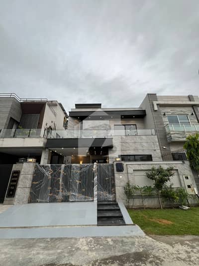 8 Marla Out Class Stylish Upper Protion For Rent In DHA Phase 9 Town Near to Park