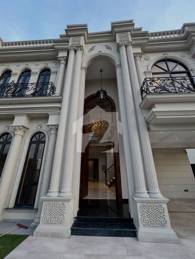 10 Marla Luxury House Available For Rent
