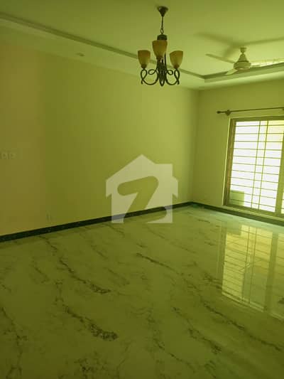 3 Bed DD Flat For Sale At Askari-5 (Covered Car Parking)