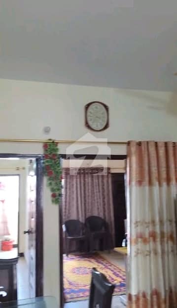 A Spacious Prime Location 80 Square Yards Flat In Mehmoodabad Number 4