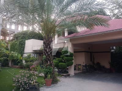 طفیل روڈ کینٹ,لاہور میں 5 کمروں کا 1 کنال مکان 24.0 کروڑ میں برائے فروخت۔