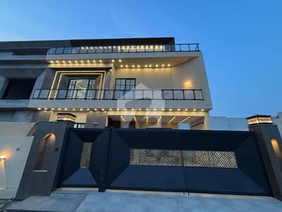 10 beautiful luxury triple story house house available for sale in buch vilas Multan