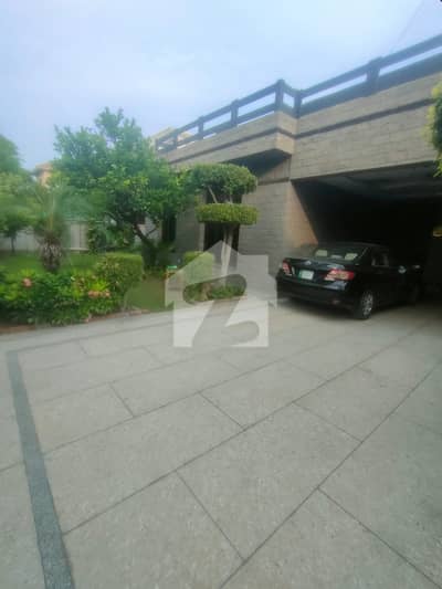 SOPHISTICATED 1 KANAL 3 BEDROOM UPPER PORTION FOR RENT IN DHA PHASE 4 BLOCK CC WITH CONVENIENT CAR PARKING SPACE AVAILABLE NOW