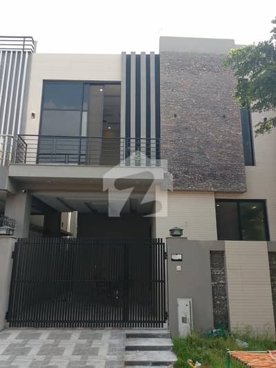 5 MARLA 3 BEDROOM RESIDENTIAL HOUSE FOR RENT IN DHA 9 TOWN WITH BIG CAR PARKING