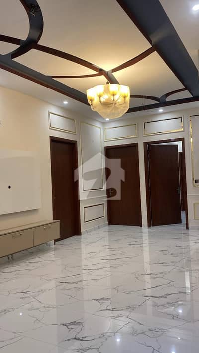 COMMERCIAL PORTION AVAILABLE FOR RENT GULSHAN-E-IQBAL BLOCK 5  Prime Location: Gulshan-e-Iqbal Block 5, near Madina Masjid