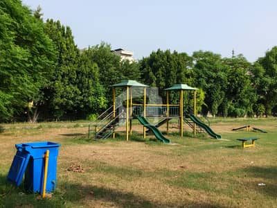 پی سی ایس آئی آر ہاؤسنگ سکیم فیز 2 پی سی ایس آئی آر ہاؤسنگ سکیم,لاہور میں 1 کنال رہائشی پلاٹ 4.25 کروڑ میں برائے فروخت۔