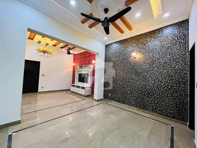5 Maroa House Available For sale