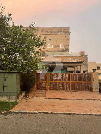 24 Marla Corner Portion With Separate Gate In Y-Block Phase 7 Low Rent