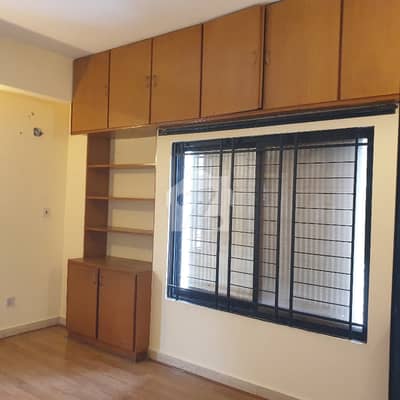 500 Yards CORNER ELEGANT WEST OPEN BUNGALOW 3BEDS ATTACHED BATH UPPER PORTION LIVING ROOM SERVANT ROOM 3 CARS PARKING 500 Yards CORNER ELEGANT WEST OPEN BUNGALOW 3BEDS ATTACHED BATH UPPER PORTION LIVING ROOM SERVANT ROOM 3 CARS PARKING