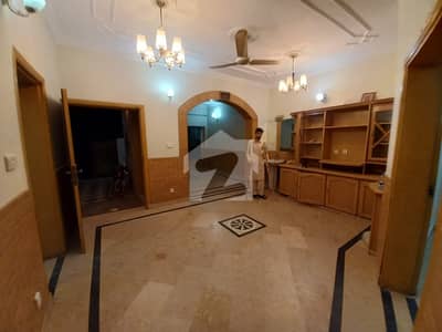 ای ۔ 11 اسلام آباد میں 7 کمروں کا 6 مرلہ مکان 4.5 کروڑ میں برائے فروخت۔