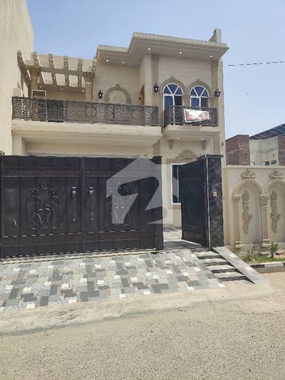 نیو شالیمار کالونی ملتان میں 4 کمروں کا 7 مرلہ مکان 2.4 کروڑ میں برائے فروخت۔ نیو شالیمار کالونی ملتان میں 4 کمروں کا 7 مرلہ مکان 2.4 کروڑ میں برائے فروخت۔