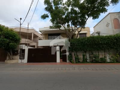 House Available For sale In DHA Phase 4
