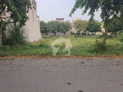 8 MARLA PLOT AVAILABLE FOR SALE ACCESS PAID 8 MARLA PLOT AVAILABLE FOR SALE ACCESS PAID
