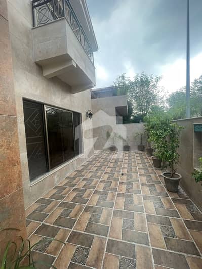 Beautiful Fully Renovated 5 Bed House available for urgent Rent in Askari 10 Sec-F! Beautiful Fully Renovated 5 Bed House available for urgent Rent in Askari 10 Sec-F!