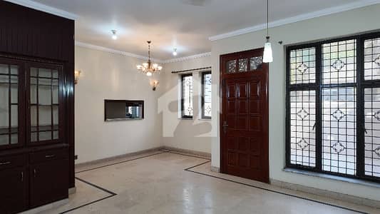 10 Marla House Is Available For Sale 10 Marla House Is Available For Sale