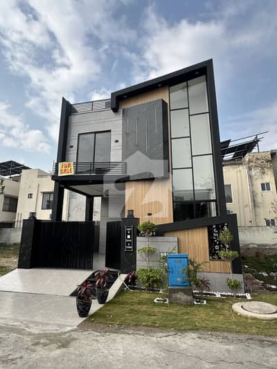 5 MARLA HOUSE FOR RENT AT HOT LOCATION
