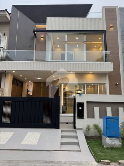 5 MARLA BRAND NEW HOUSE FOR RENT IN DHA 9 TOWN AT VERY HOT LOCATOIN
