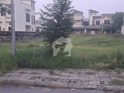 23 Marla Usman D Corner Plot For Sale