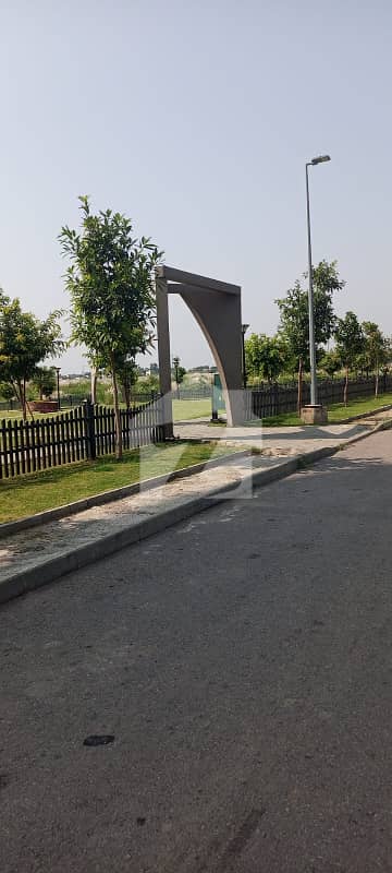 ڈی ایچ اے ڈیفینس فیز 3 ڈی ایچ اے ڈیفینس,اسلام آباد میں 1 کنال رہائشی پلاٹ 2.5 کروڑ میں برائے فروخت۔ ڈی ایچ اے ڈیفینس فیز 3 ڈی ایچ اے ڈیفینس,اسلام آباد میں 1 کنال رہائشی پلاٹ 2.5 کروڑ میں برائے فروخت۔