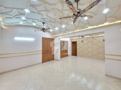 KANAL UPPER PORTION SEPARATE GATE NEAR TO MARKET FOR RENT