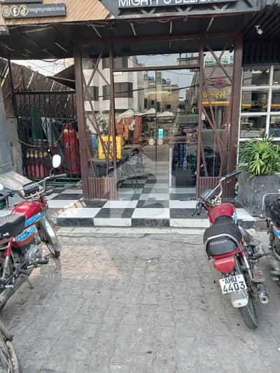 مین مارکیٹ گلبرگ,لاہور میں 4 مرلہ Studio دکان 3.0 لاکھ میں کرایہ پر دستیاب ہے۔
