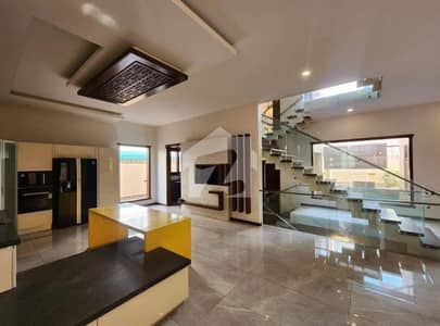 666 Yards | Well Maintained Bungalow | Available For Sale 666 Yards | Well Maintained Bungalow | Available For Sale