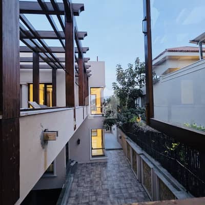 1000 Yards Brand New West Open Designer Bungalow For Sale