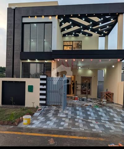 8 Marla brand new house super hot location for sale 8 Marla brand new house super hot location for sale