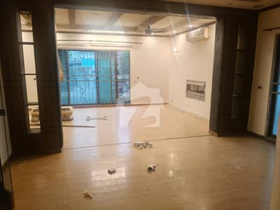 1 Kanal Well Maintained Full House Available For Rent In DHA Phase 4