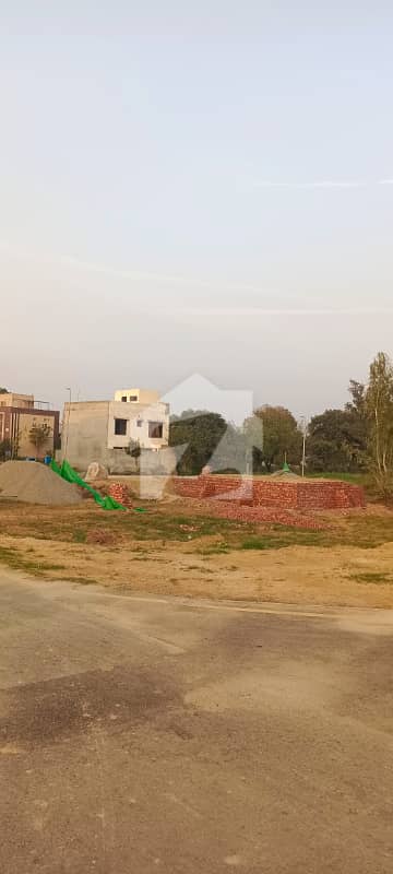 بحریہ نشیمن ۔ آئرس بحریہ نشیمن,لاہور میں 8 مرلہ رہائشی پلاٹ 80.0 لاکھ میں برائے فروخت۔