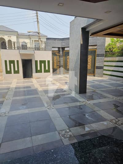 2 Kanal Two Side open Corner Building For Rent